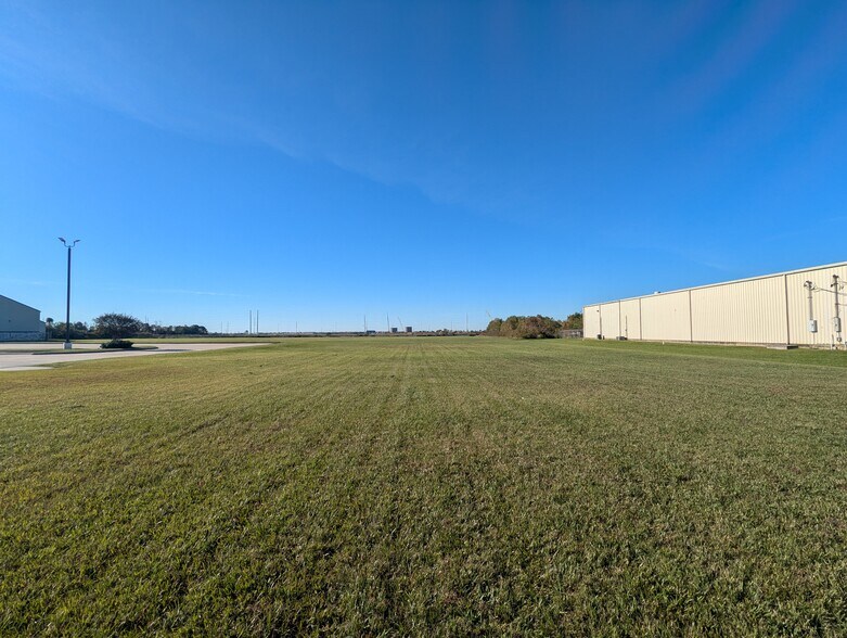 More Photos Of 5315 N Twin City Hwy, Nederland Warehouse For Sale
