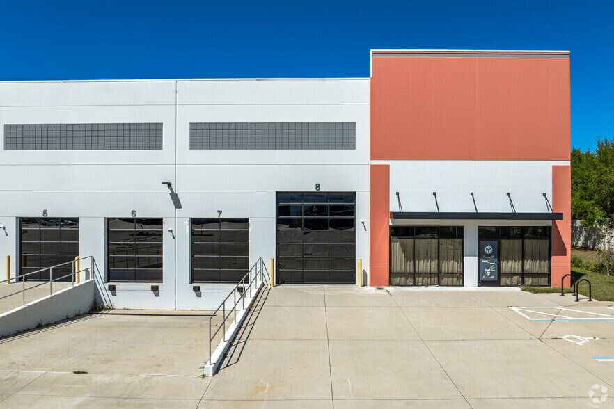 More Photos Of 6769 Curtis St, Orlando Warehouse For Lease