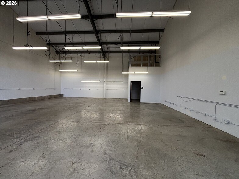 More Photos Of 2401 E Hancock St, Newberg Flex For Lease