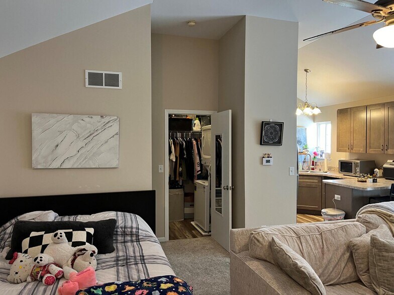 More Photos Of 2401 Beech St, Valparaiso Office For Sale