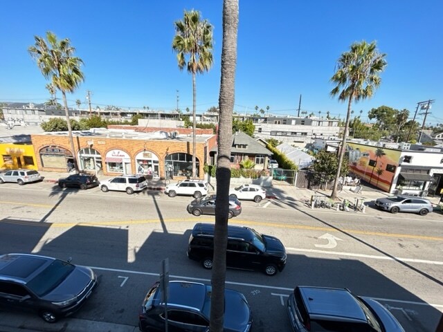 More Photos Of 1212 Abbot Kinney Blvd, Venice Loft Creative Space For Sale