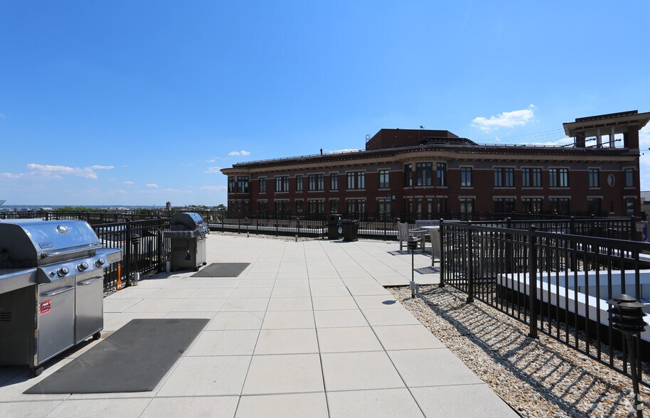 More Photos Of 1375 Kenyon St NW, Washington Apartments For Lease