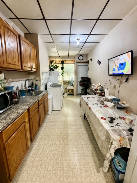 More Photos Of 606 11th St, Union City Apartments For Sale