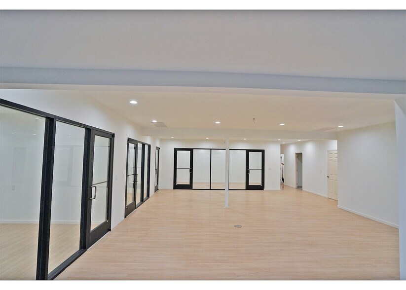 More Photos Of 1201 W Lincoln Ave, Yakima Movie Radio TVStudio For Sale