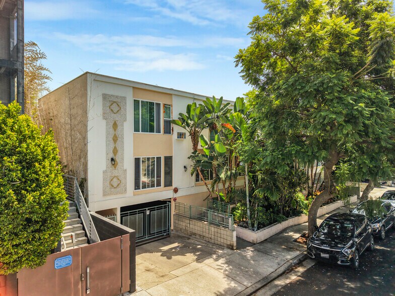 More Photos Of 944 N Orange Grove Ave, Los Angeles Apartments For Sale