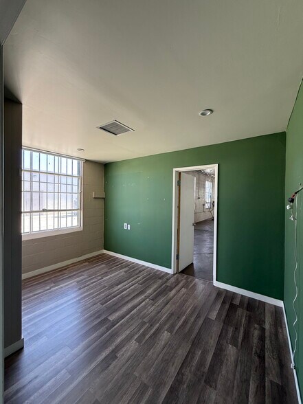 More Photos Of 13822-13826 Prairie Ave, Hawthorne Warehouse For Lease