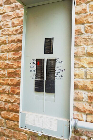 More Photos Of 2121 Kirk St, Houston Hotel For Sale