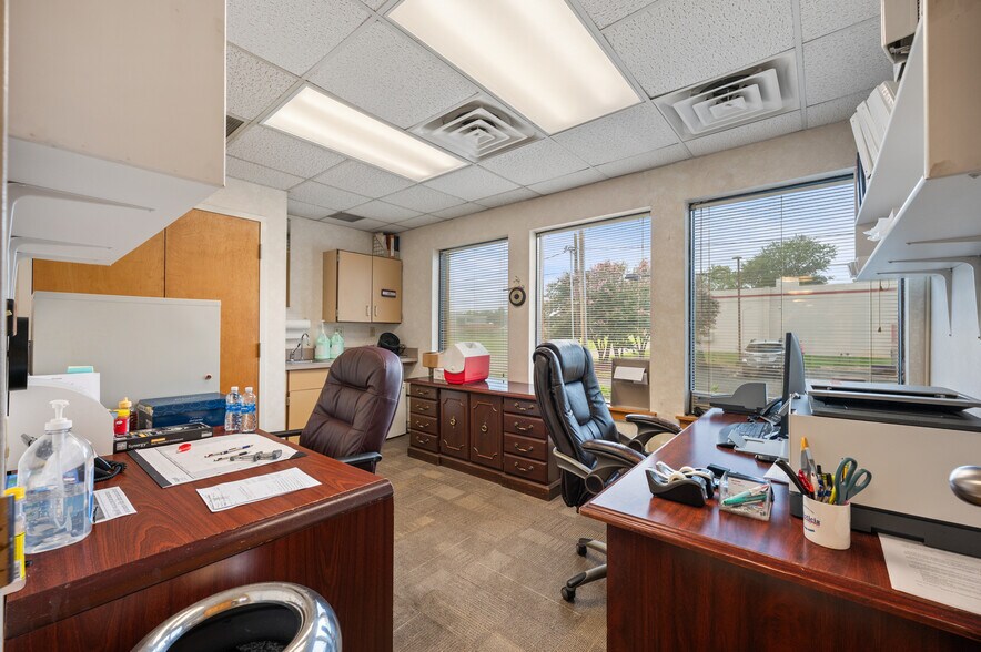 More Photos Of 5410 N Tryon St, Charlotte Medical For Sale