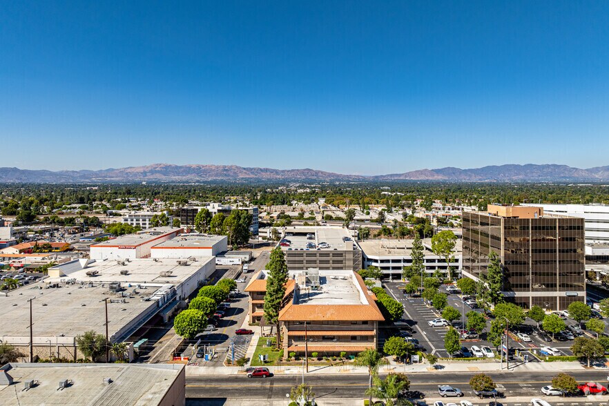 More Photos Of 18411 Clark St, Tarzana Medical For Lease