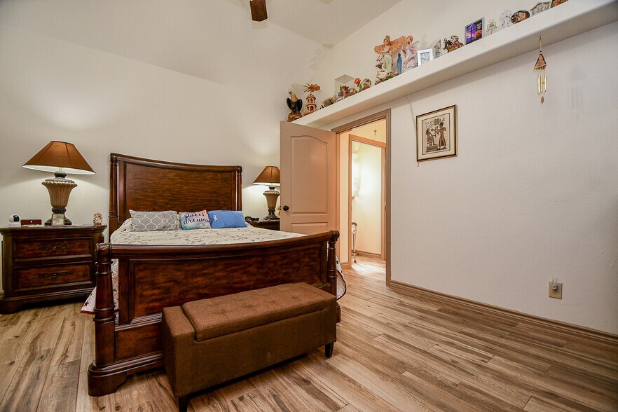 More Photos Of 540 Chisolm Trl, Wallis Manufactured Housing Mobile Home Park For Sale