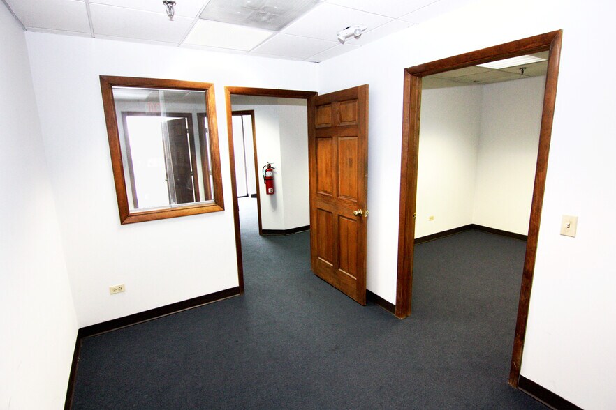 More Photos Of 1300 Irving Park Rd, Streamwood General Retail For Sale