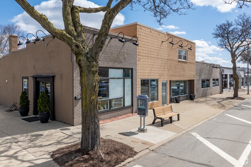 Primary Photo Of 2860, 2870 & 2880 Coolidge Hwy, Berkley General Retail For Sale