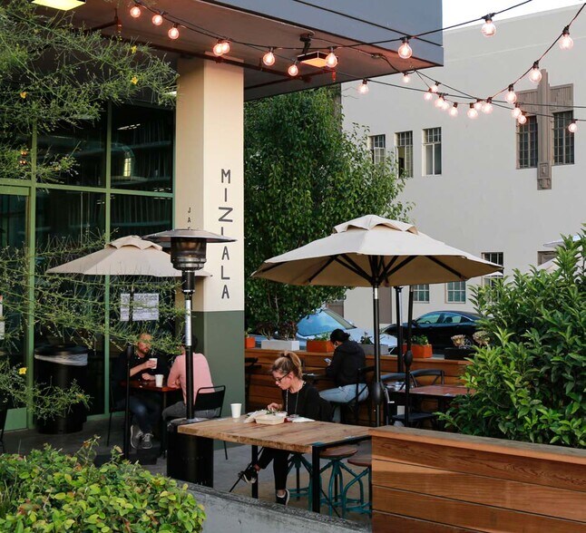 More Photos Of 925 N La Brea Ave, Los Angeles Loft Creative Space For Lease