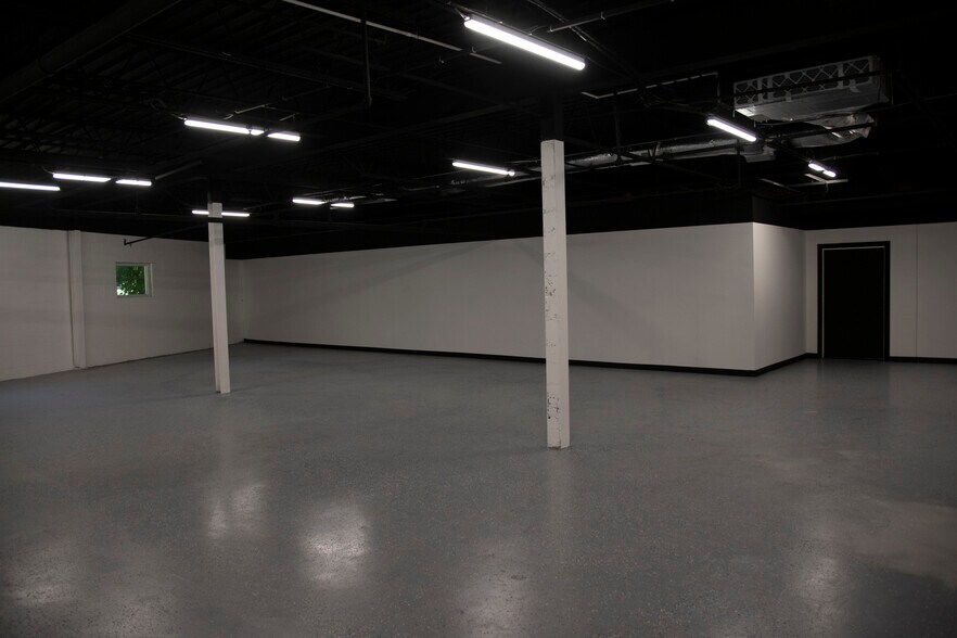 More Photos Of 41 Elm St, Stoneham Warehouse For Lease