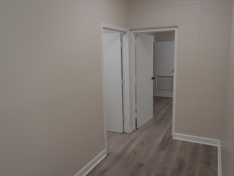 More Photos Of 2025 McLarty Dr, Newport Office For Sale