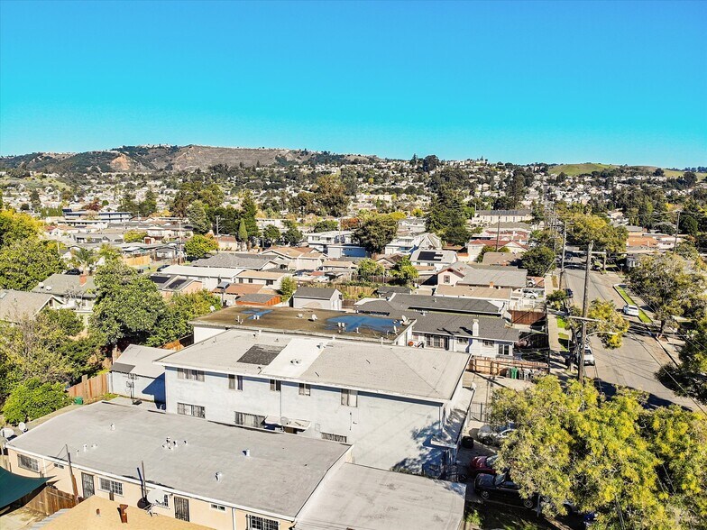 More Photos Of 1927 82nd Ave, Oakland Apartments For Sale