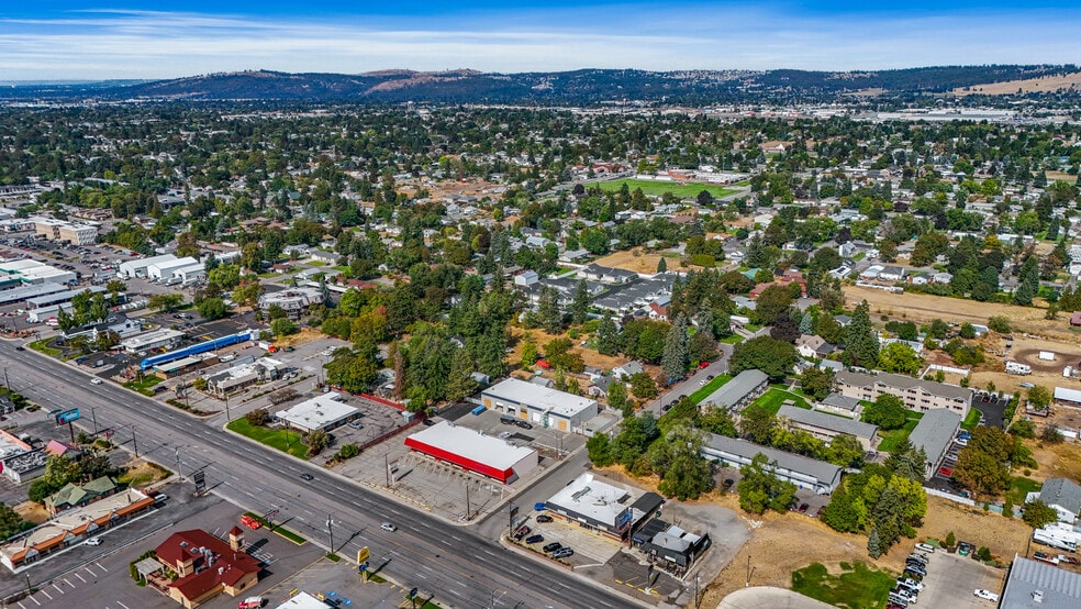 More Photos Of 21 N Skipworth Rd, Spokane Valley Showroom For Lease
