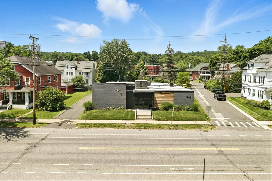 More Photos Of 1767 Northampton St, Holyoke Office Residential For Sale