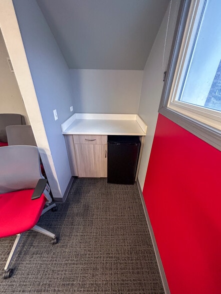 More Photos Of 30 N Lincoln St, Batavia Office For Lease