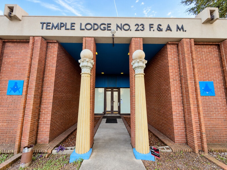 More Photos Of 5700 Colcord Ave, Jacksonville Lodge Meeting Hall For Sale