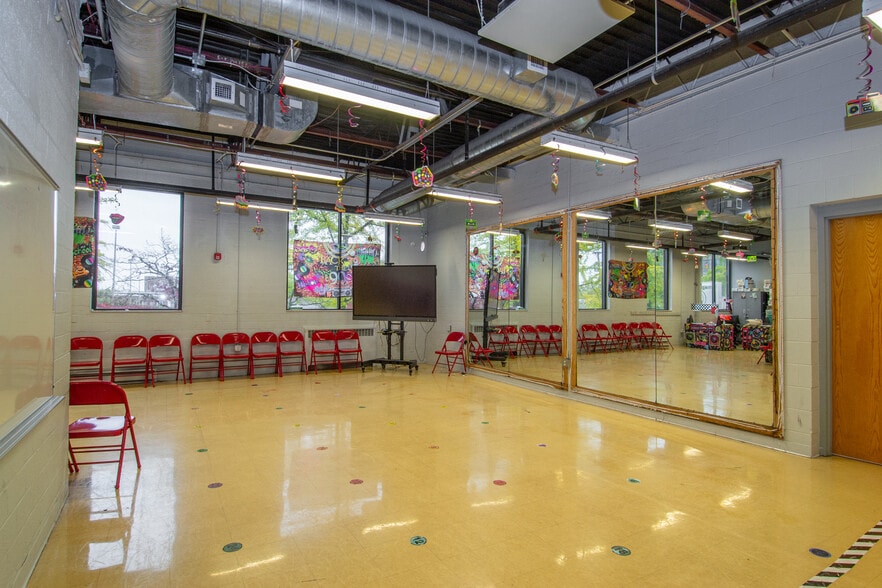 More Photos Of 1511 Madison Ave, Toledo Schools For Sale