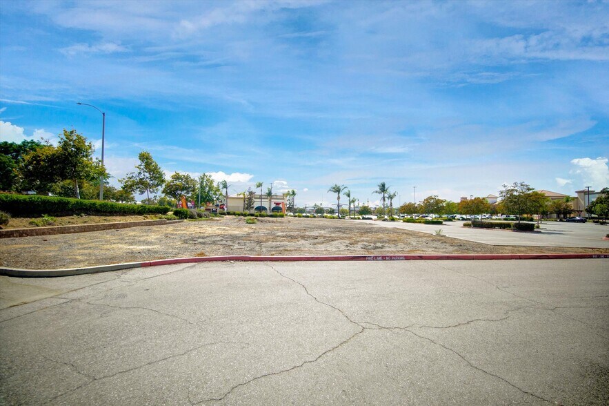 More Photos Of Canyon Springs Parkway, Riverside Land For Lease