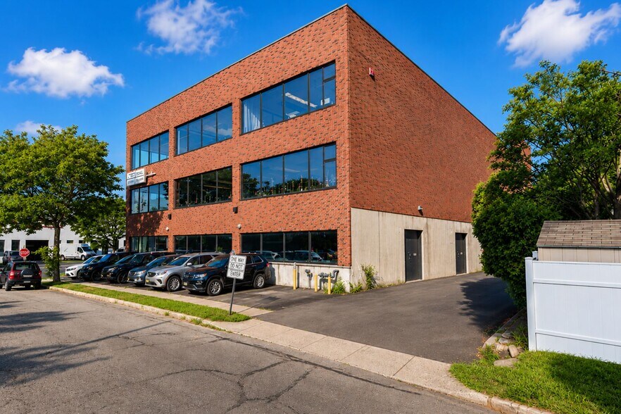 More Photos Of 430 Tunxis Hill Rd, Fairfield Warehouse For Sale
