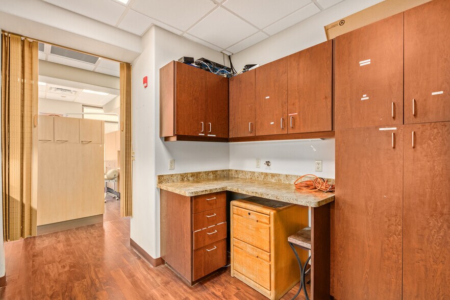 More Photos Of 9179 W Thunderbird Rd, Peoria Medical For Sale