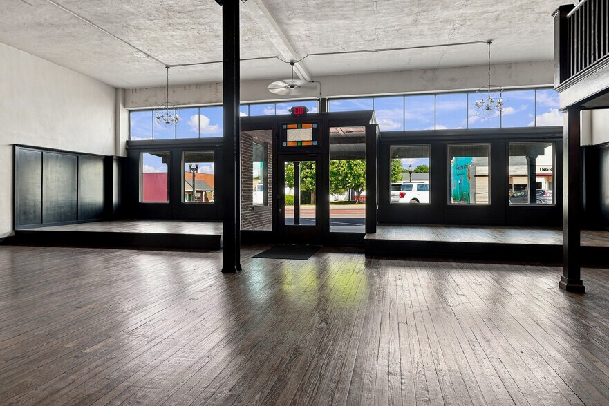 More Photos Of 204 S Broadway, Salisbury Specialty For Sale