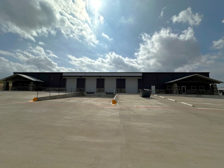 Primary Photo Of 113 Winners Cir, Weatherford Warehouse For Lease