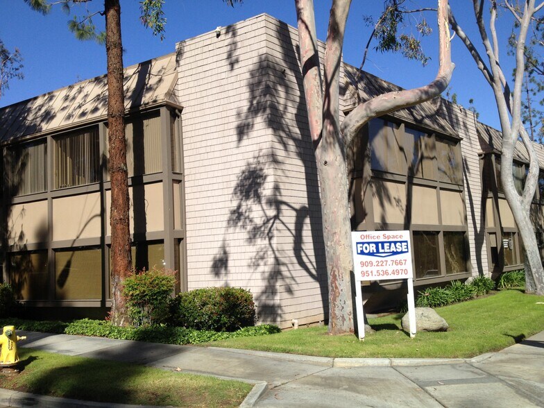 More Photos Of 5053 La Mart Dr, Riverside Medical For Sale