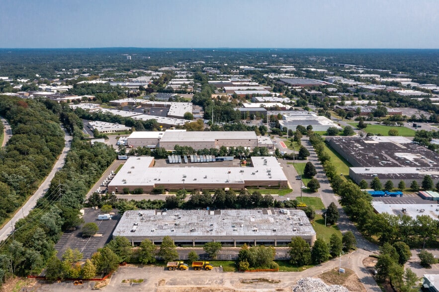 More Photos Of 47 Mall Dr, Commack Warehouse For Lease
