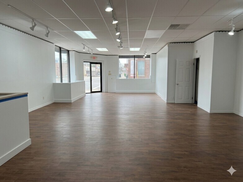 More Photos Of 500-502 Broad Ave, Ridgefield Storefront Retail Residential For Lease