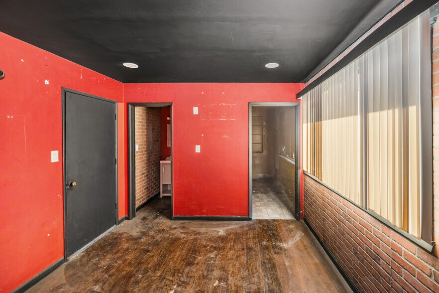 More Photos Of 111 E Wilhelmina St, Anaheim Auto Repair For Lease