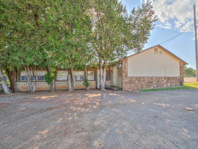 More Photos Of 16109 State Highway 33, Kingfisher Storefront Retail Office For Sale