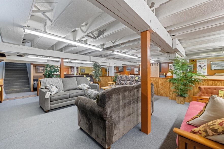 More Photos Of 816 NW 4th St, Grand Rapids General Retail For Sale