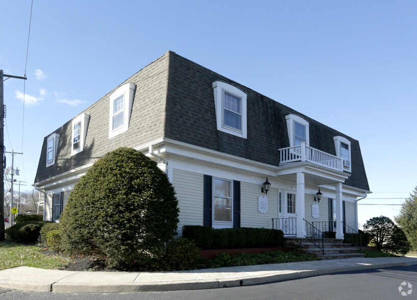 Primary Photo Of 9 Leonardville Rd, Middletown Medical For Lease