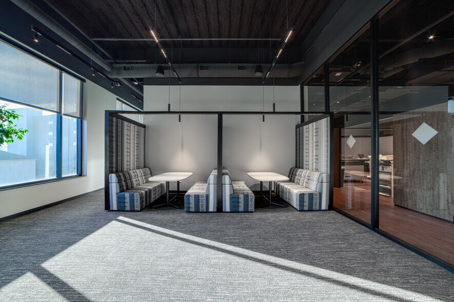 More Photos Of 190 TC Jester Blvd, Houston Office For Sale