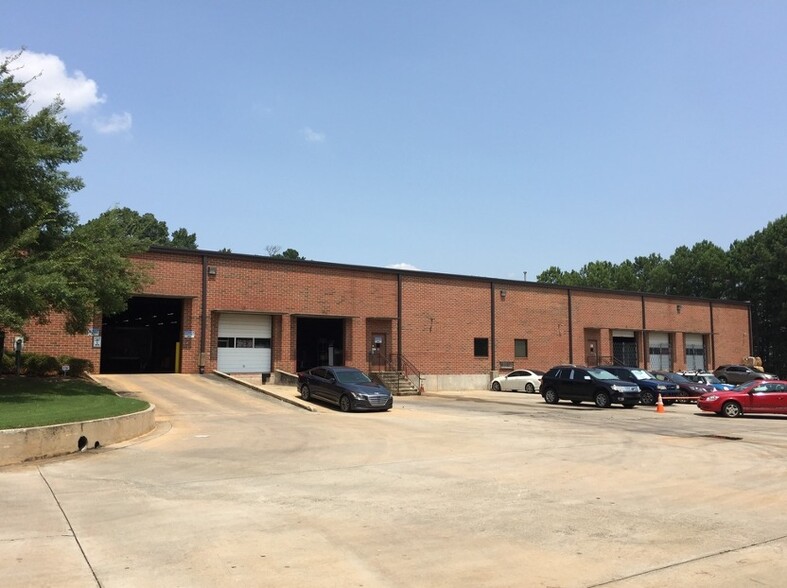 More Photos Of 2527 Commerce Pl, Tucker Warehouse For Lease
