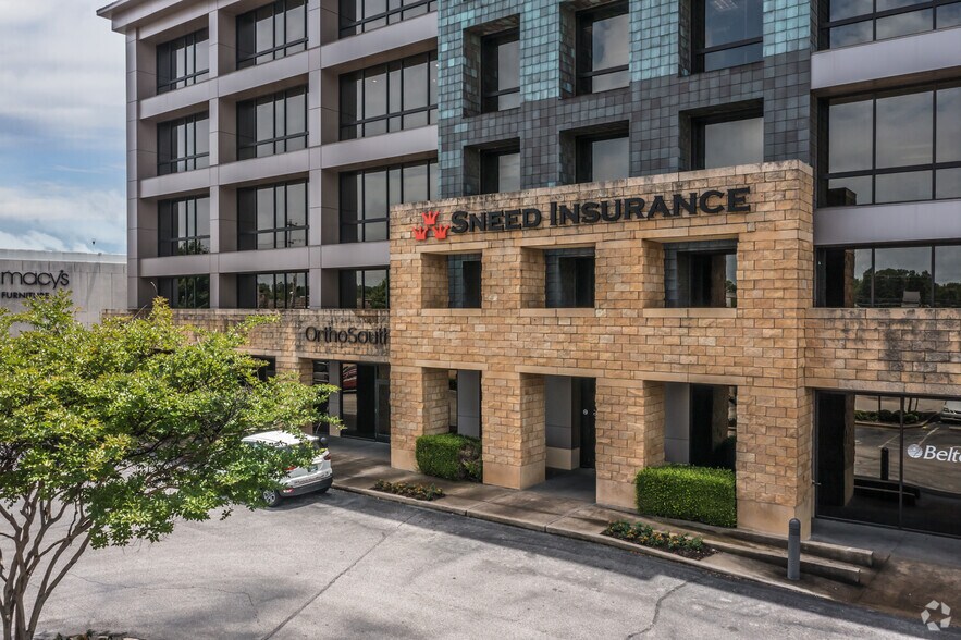 More Photos Of 4515 Poplar Ave, Memphis Office For Lease