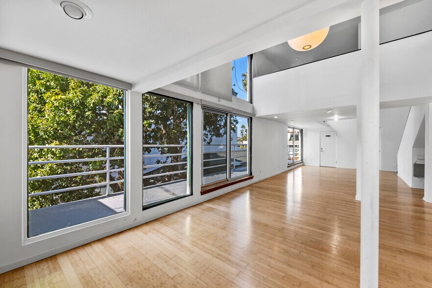 More Photos Of 1350-1352 Abbot Kinney Blvd, Venice Loft Creative Space For Lease