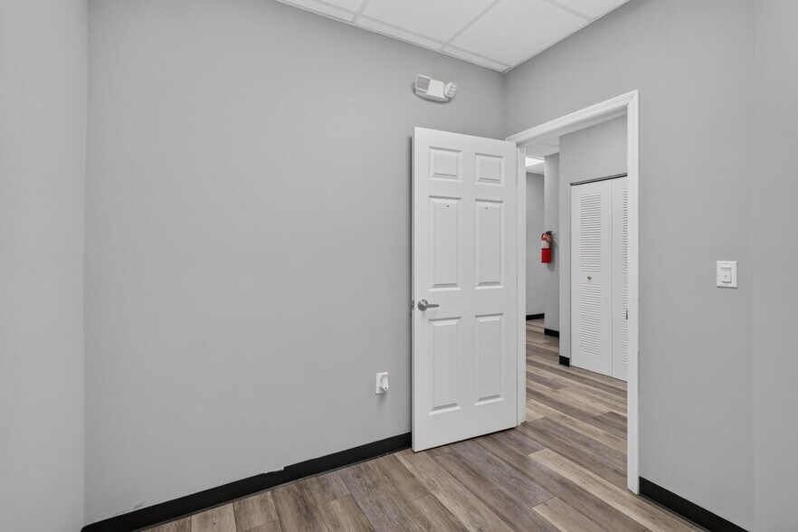 More Photos Of 8080 Pasadena Blvd, Pembroke Pines Office For Lease