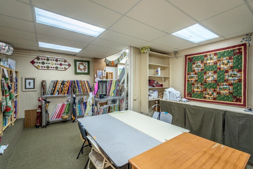 More Photos Of 21 E Pine, Pinedale General Retail For Sale