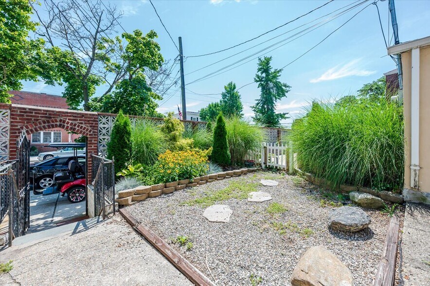 More Photos Of 87-89 City Island Ave, Bronx Apartments For Sale