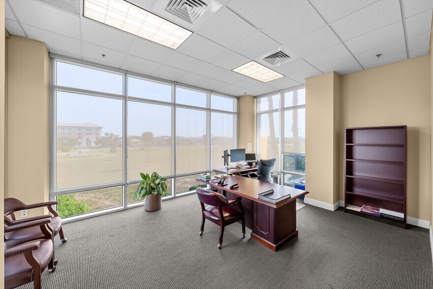 More Photos Of 5550 W Executive Dr, Tampa Office Residential For Sale