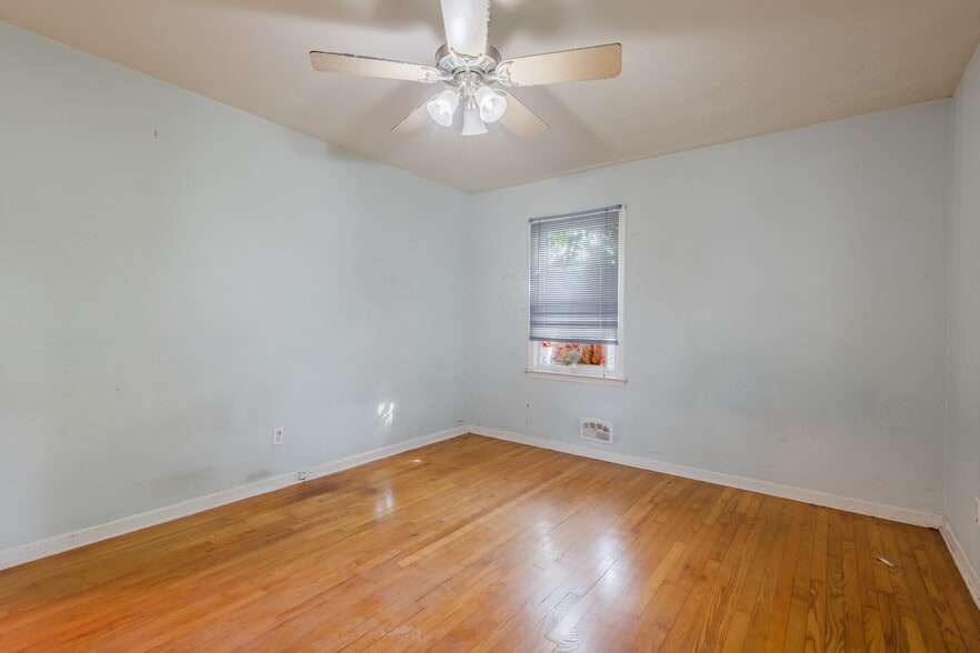 More Photos Of , Lexington Specialty For Sale