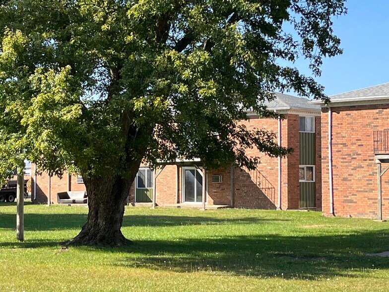 More Photos Of 205 Sandra Ave, Mendota Apartments For Sale