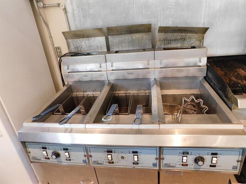 More Photos Of 200 S Fulton St, Princeton Restaurant For Sale