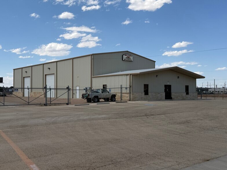 More Photos Of 2821 E Pearl St, Odessa Warehouse For Lease