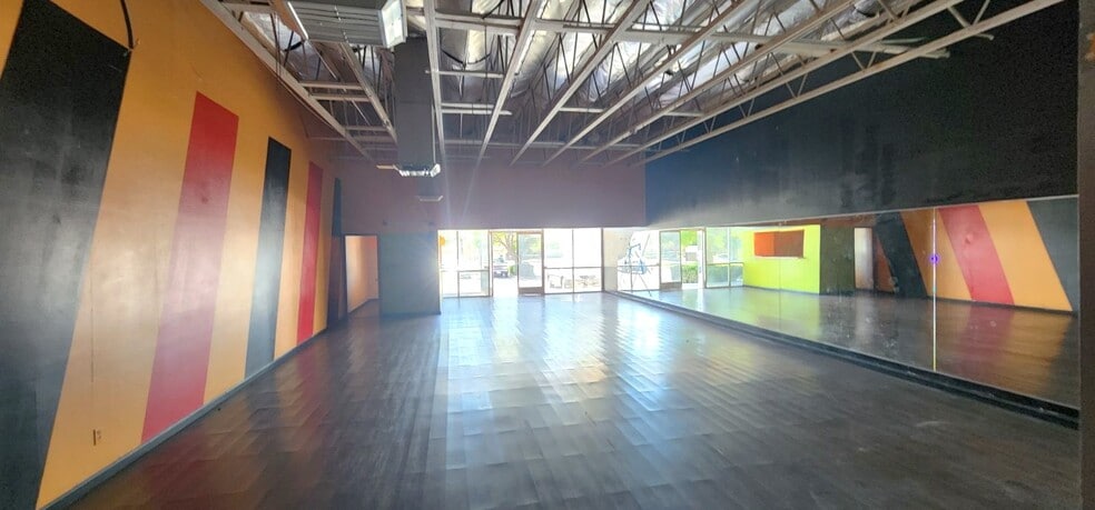 More Photos Of 630-678 W Base Line Rd, Rialto Unknown For Lease